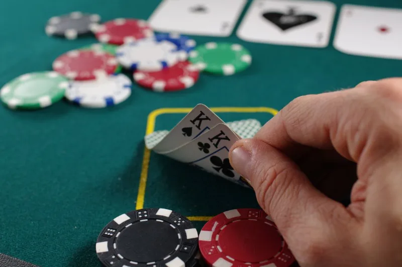 Tham gia vòng pre-flop có cách đọc bài poker gì